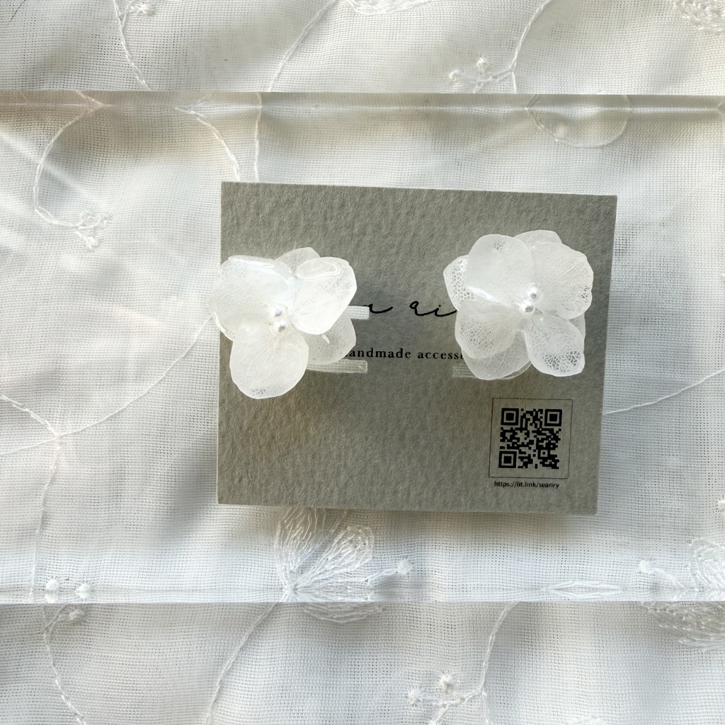 no.296 再販 小さなお花のノンホールピアス 樹脂 ホワイトアナベル パール 紫陽花 アジサイ ホワイト