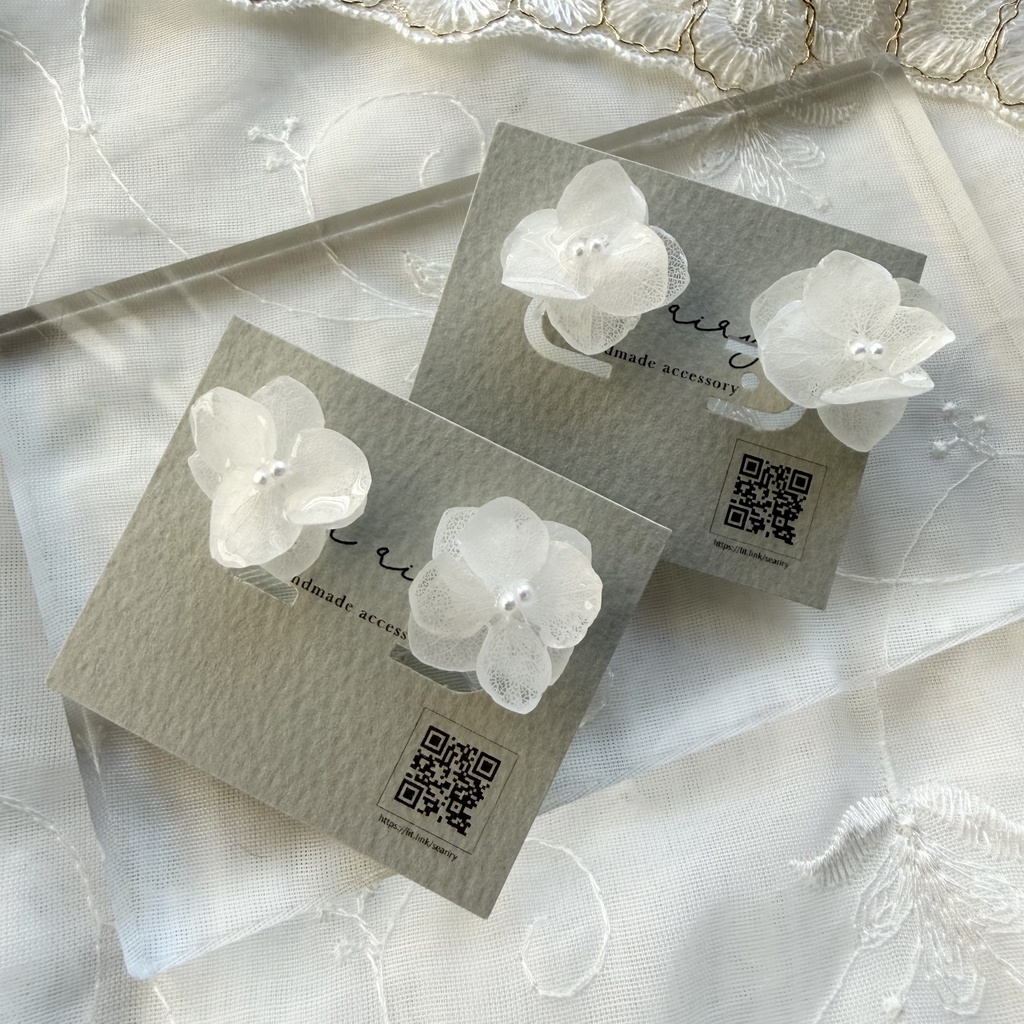 no.296 再販 小さなお花のノンホールピアス 樹脂 ホワイトアナベル パール 紫陽花 アジサイ ホワイト