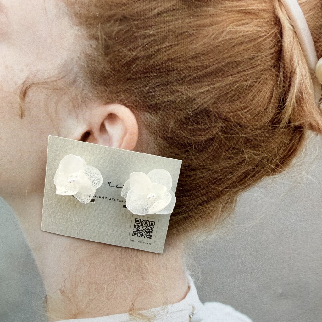 no.296 再販 小さなお花のノンホールピアス 樹脂 ホワイトアナベル パール 紫陽花 アジサイ ホワイト