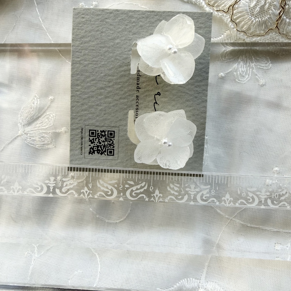 no.296 再販 小さなお花のノンホールピアス 樹脂 ホワイトアナベル パール 紫陽花 アジサイ ホワイト