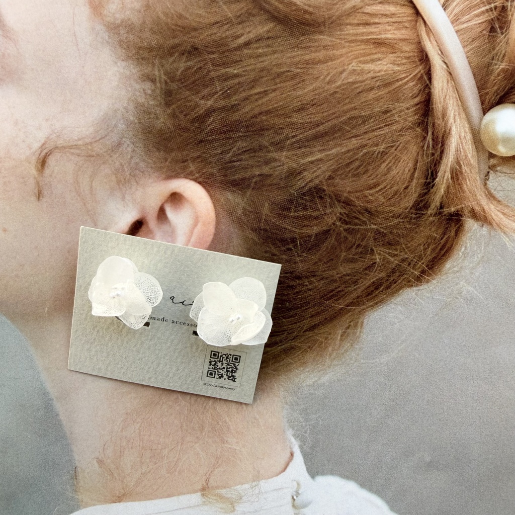 no.296 再販 小さなお花のノンホールピアス 樹脂 ホワイトアナベル パール 紫陽花 アジサイ ホワイト