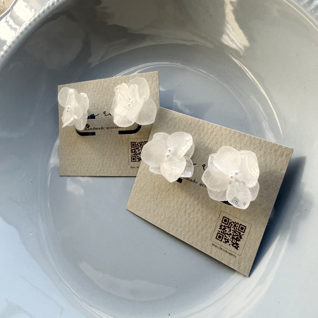no.296 再販 小さなお花のノンホールピアス 樹脂 ホワイトアナベル パール 紫陽花 アジサイ ホワイト