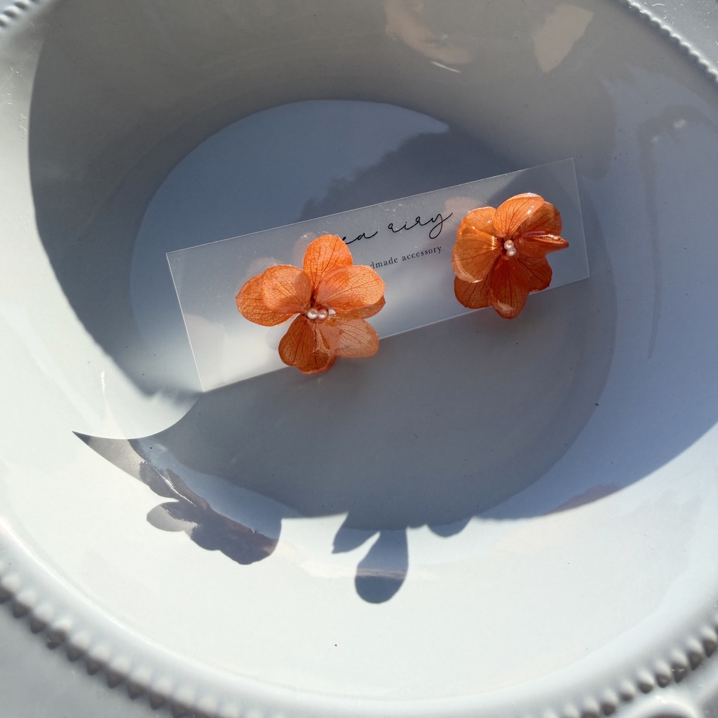no.297 再販 ブリックオレンジの紫陽花ピアス オレンジ 本物のお花 アジサイ パール ステンレス ピアス