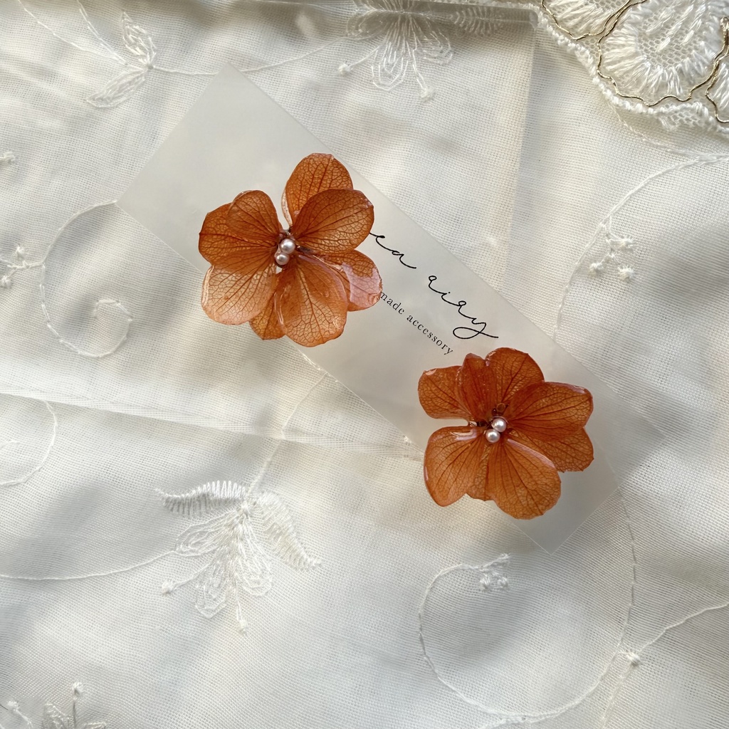 no.297 再販 ブリックオレンジの紫陽花ピアス オレンジ 本物のお花 アジサイ パール ステンレス ピアス