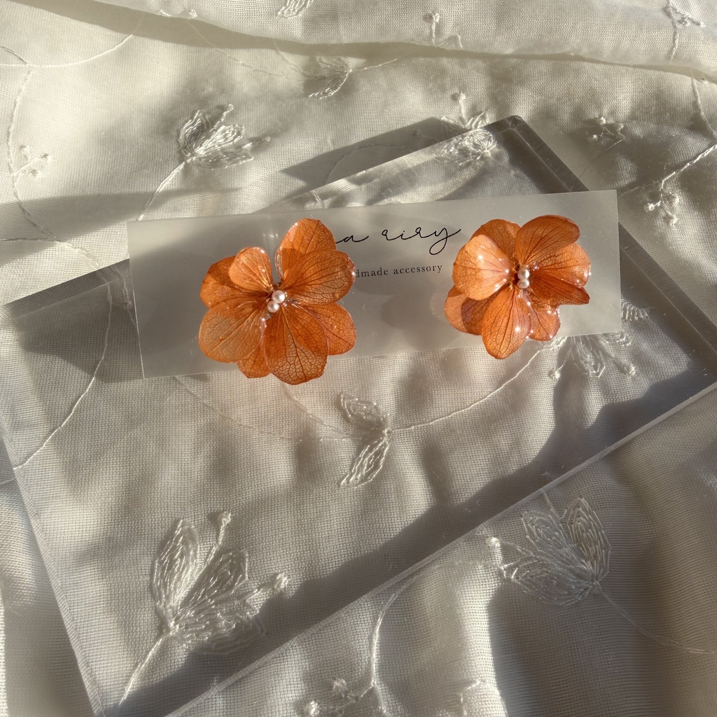 no.297 再販 ブリックオレンジの紫陽花ピアス オレンジ 本物のお花 アジサイ パール ステンレス ピアス