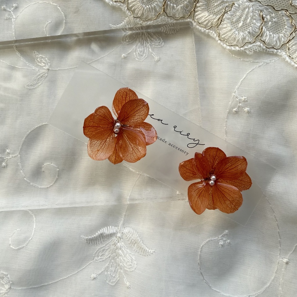 no.297 再販 ブリックオレンジの紫陽花ピアス オレンジ 本物のお花 アジサイ パール ステンレス ピアス