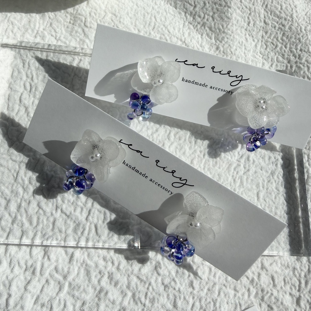 no.298 再販 紫陽花の雨粒ピアス ホワイトアナベル 本物のお花 雨色 雨 ファルファーレ 紫陽花 フラワーピアス