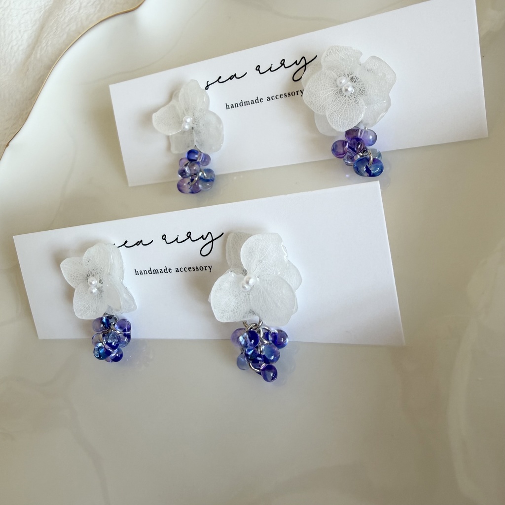 no.298 再販 紫陽花の雨粒ピアス ホワイトアナベル 本物のお花 雨色 雨 ファルファーレ 紫陽花 フラワーピアス