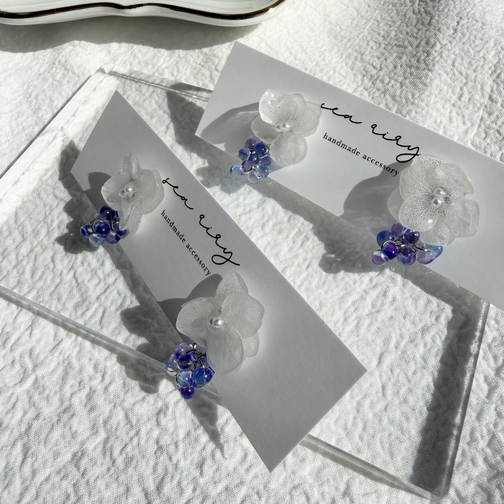 no.298 再販 紫陽花の雨粒ピアス ホワイトアナベル 本物のお花 雨色 雨 ファルファーレ 紫陽花 フラワーピアス