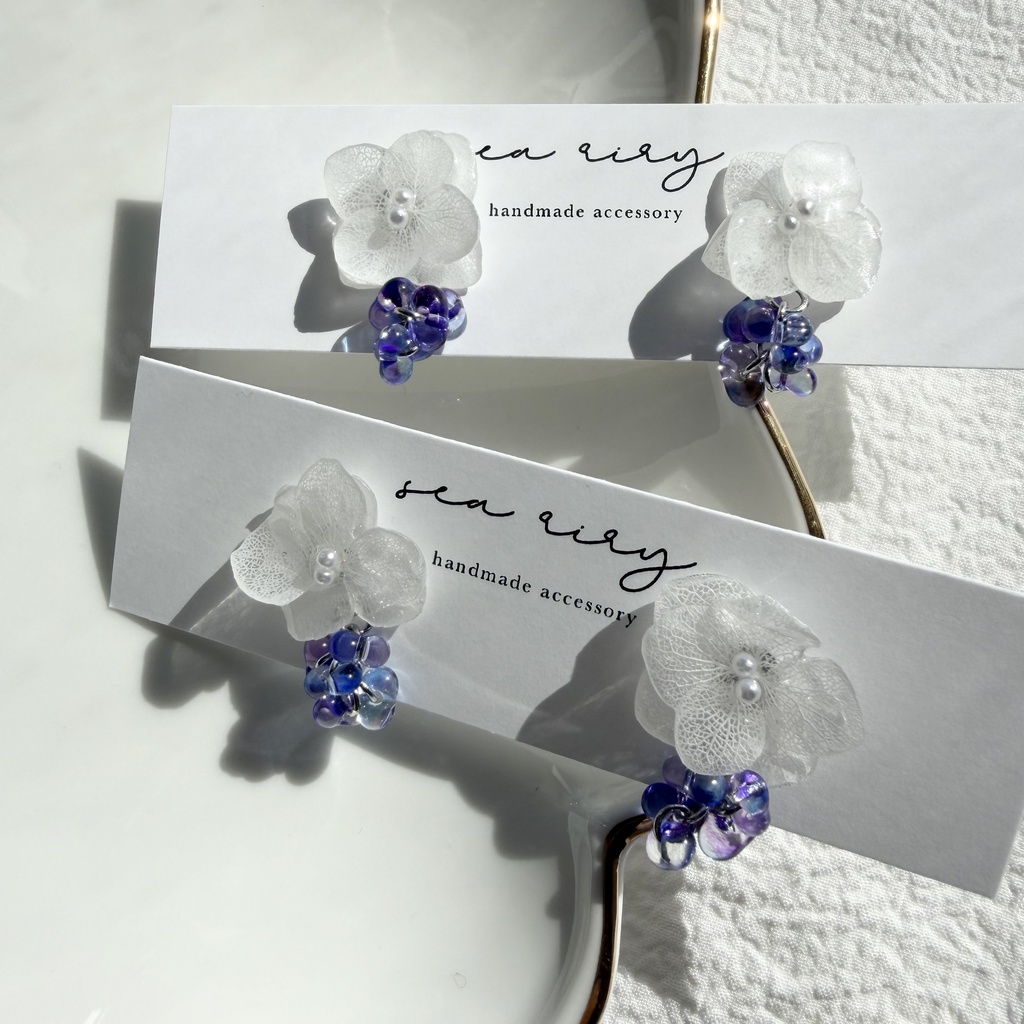 no.298  再販 紫陽花の雨粒ピアス ホワイトアナベル 本物のお花 雨色 雨 ファルファーレ 紫陽花 フラワーピアス 