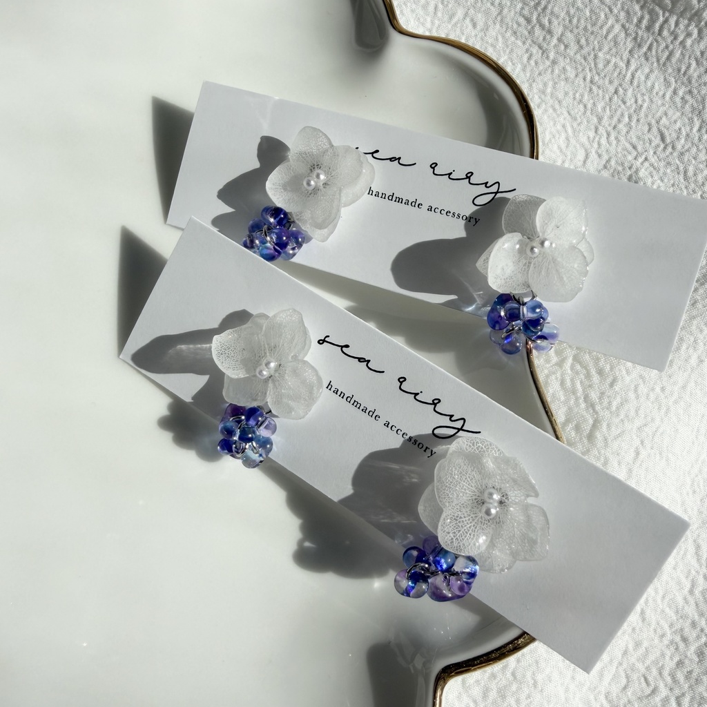 no.298 再販 紫陽花の雨粒ピアス ホワイトアナベル 本物のお花 雨色 雨 ファルファーレ 紫陽花 フラワーピアス