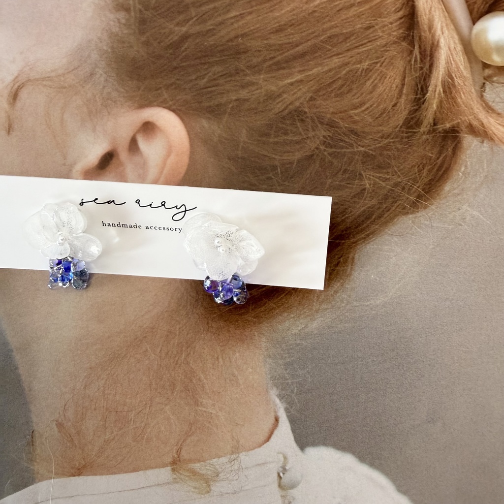 no.298 再販 紫陽花の雨粒ピアス ホワイトアナベル 本物のお花 雨色 雨 ファルファーレ 紫陽花 フラワーピアス