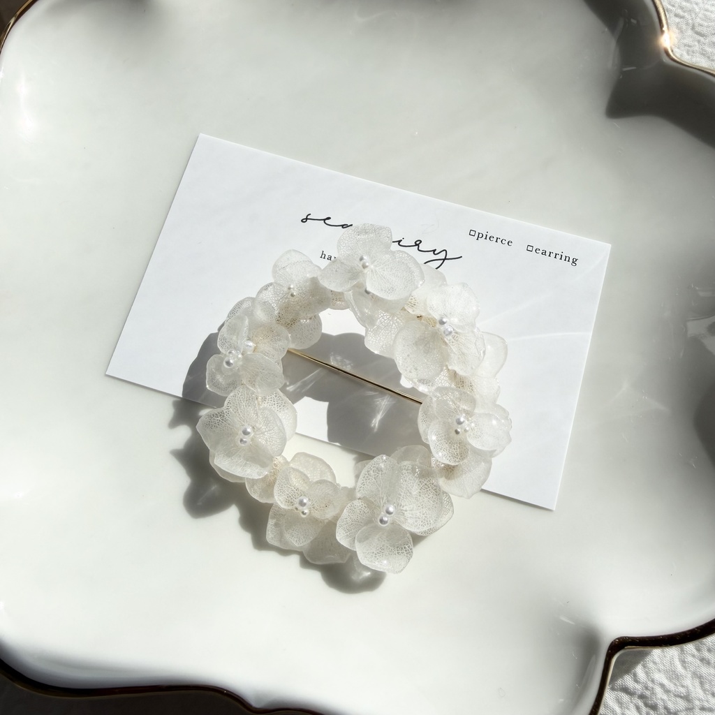 no.299 ホワイトアナベルのブローチ 紫陽花 本物のお花 ホワイト ブローチ リング型 卒園式 入学式