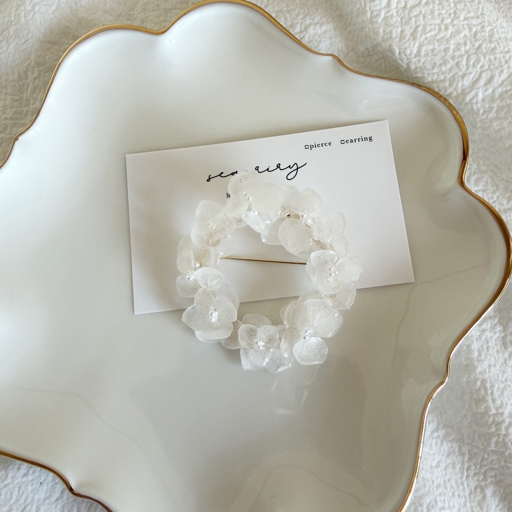 no.299 ホワイトアナベルのブローチ 紫陽花 本物のお花 ホワイト ブローチ リング型 卒園式 入学式