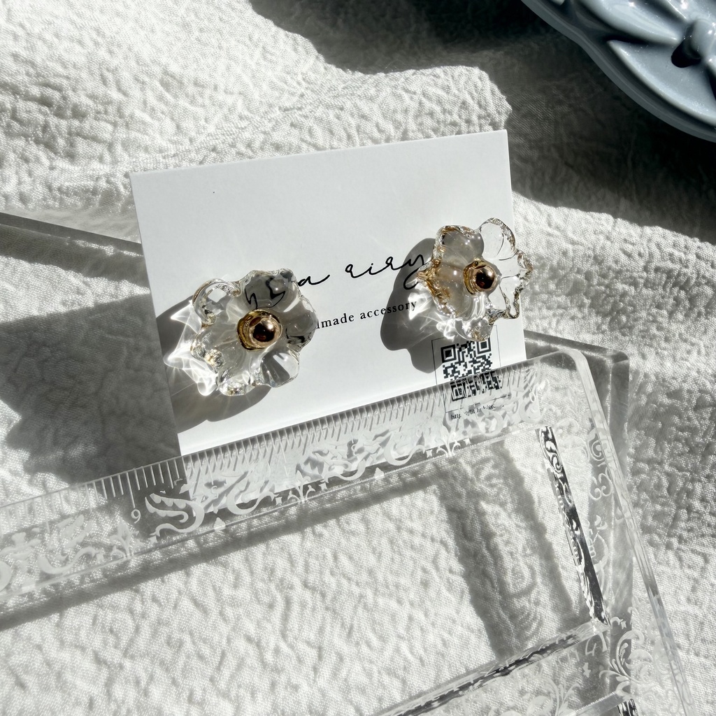 no.300 再販 ちいさなお花のクリアピアス クリア フラワー レジンピアス サージカルステンレスピアス ゴールド