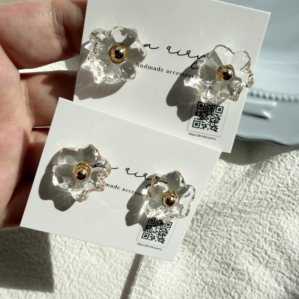 no.300 再販 ちいさなお花のクリアピアス クリア フラワー レジンピアス サージカルステンレスピアス ゴールド