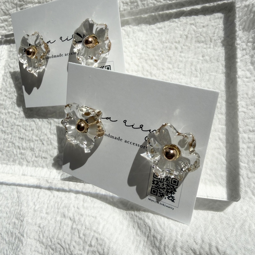no.300 再販 ちいさなお花のクリアピアス クリア フラワー レジンピアス サージカルステンレスピアス ゴールド