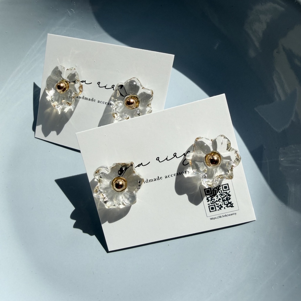 no.300 再販 ちいさなお花のクリアピアス クリア フラワー レジンピアス サージカルステンレスピアス ゴールド