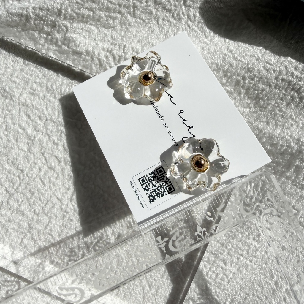 no.300 再販 ちいさなお花のクリアピアス クリア フラワー レジンピアス サージカルステンレスピアス ゴールド