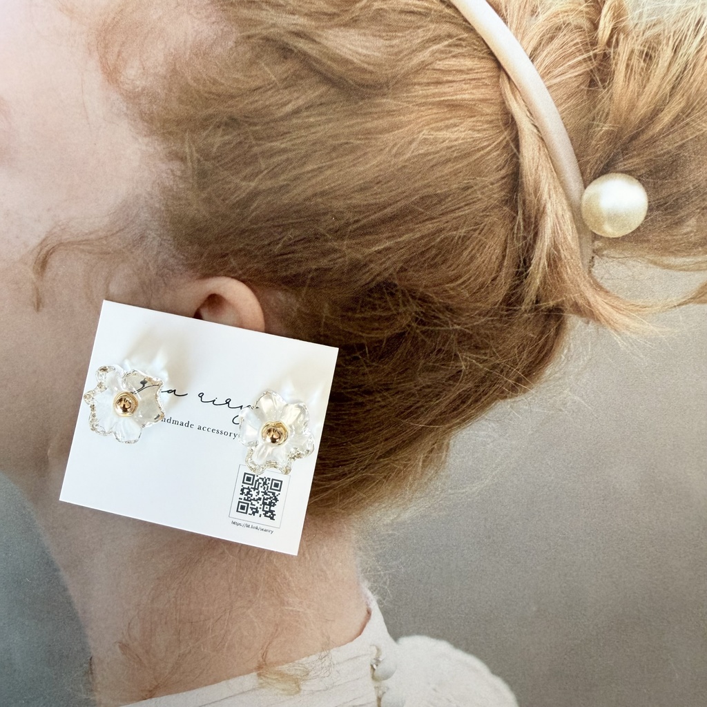 no.300 再販 ちいさなお花のクリアピアス クリア フラワー レジンピアス サージカルステンレスピアス ゴールド