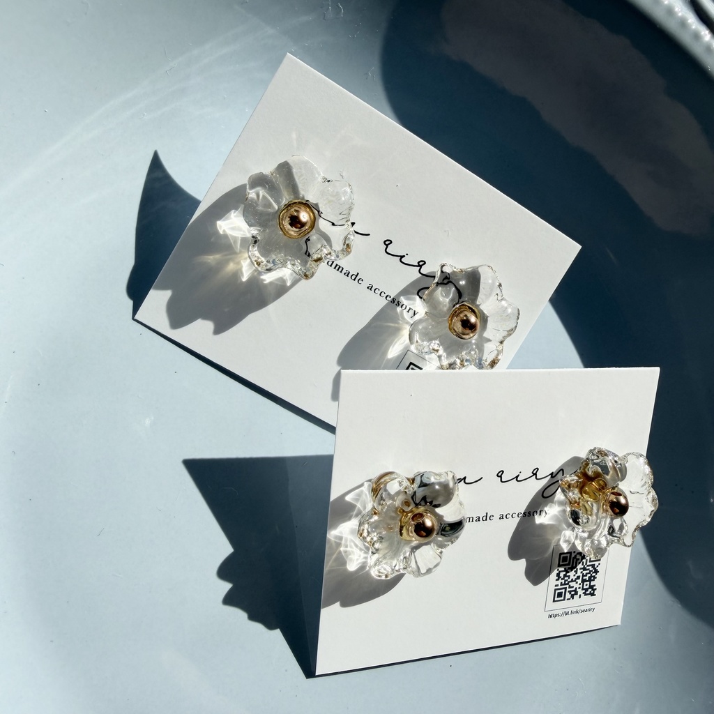 no.300 再販 ちいさなお花のクリアピアス クリア フラワー レジンピアス サージカルステンレスピアス ゴールド