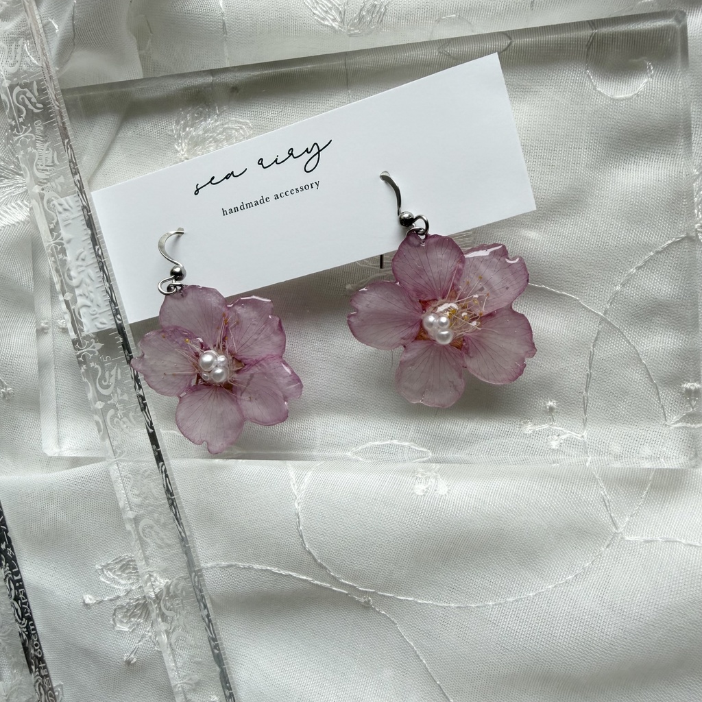 no.304 河津桜のゆらゆらピアス さくら 桜 ピンク パール サクラ サージカルステンレス フックピアス