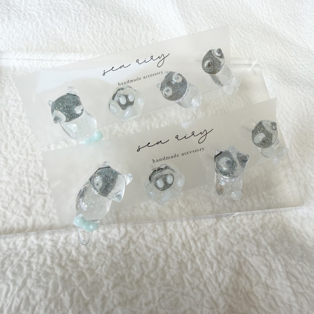 no.309 おめかしねこちゃんのピアスセット 猫 ねこ リボン パール ブルー ホワイト サージカルステンレス