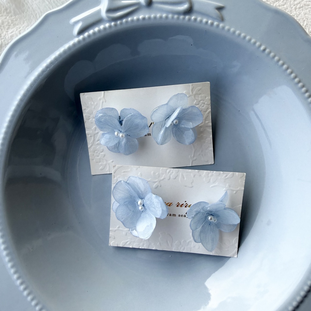 no.314 再販 ベビーブルーの紫陽花ピアス 淡色 ブルー 紫陽花 フラワーピアス レジン サージカルステンレス ピアス