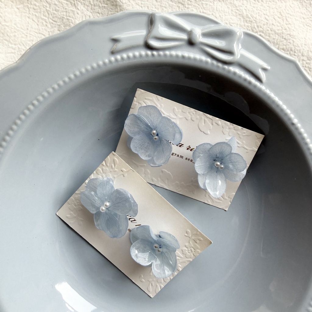 no.314 再販 ベビーブルーの紫陽花ピアス 淡色 ブルー 紫陽花 フラワーピアス レジン サージカルステンレス ピアス