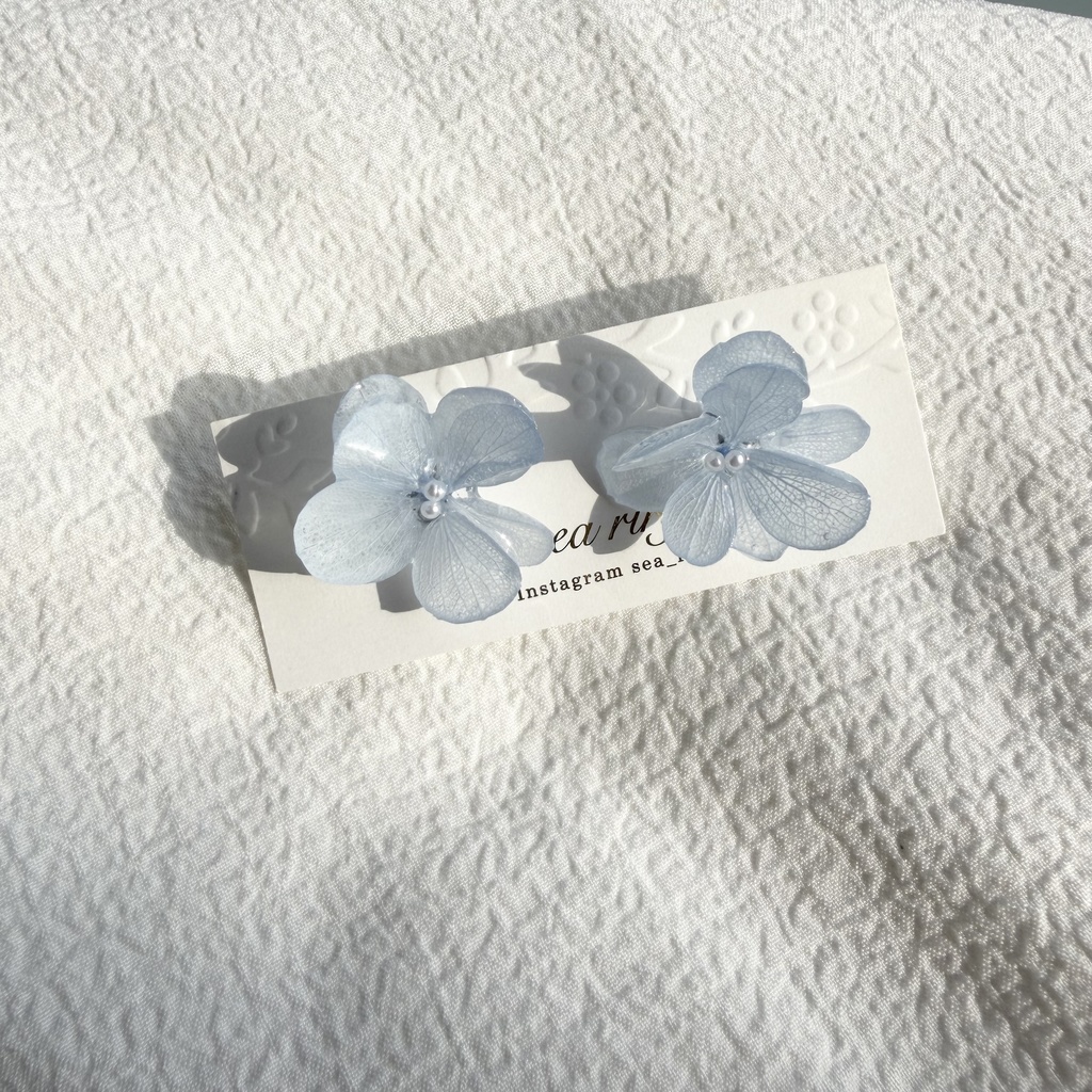 no.315 再販 ベビーブルーの紫陽花ピアス 淡色 ブルー 紫陽花 フラワーピアス レジン サージカルステンレス ピアス