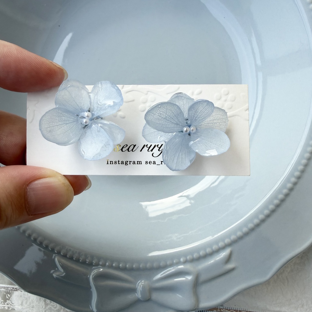 no.315 再販 ベビーブルーの紫陽花ピアス 淡色 ブルー 紫陽花 フラワーピアス レジン サージカルステンレス ピアス