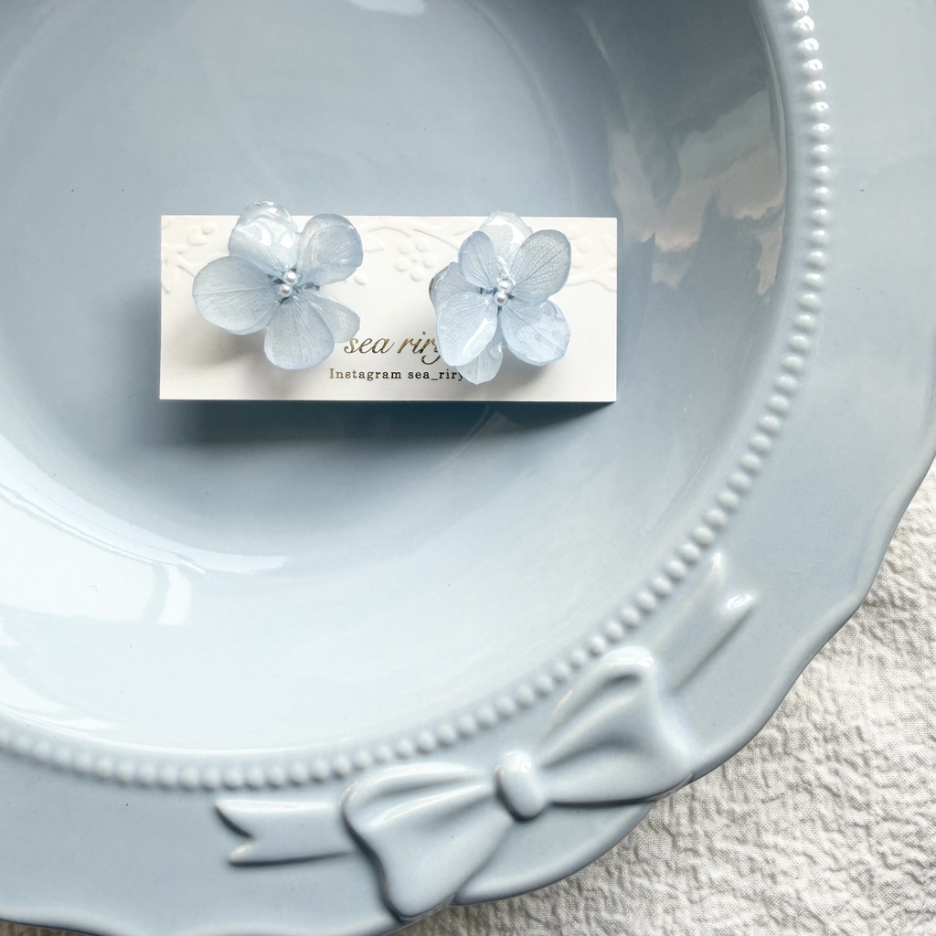 no.315 再販 ベビーブルーの紫陽花ピアス 淡色 ブルー 紫陽花 フラワーピアス レジン サージカルステンレス ピアス