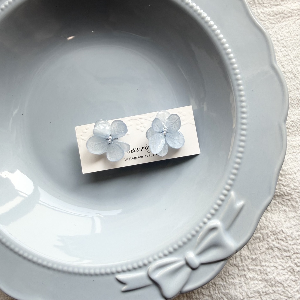 no.315 再販 ベビーブルーの紫陽花ピアス 淡色 ブルー 紫陽花 フラワーピアス レジン サージカルステンレス ピアス