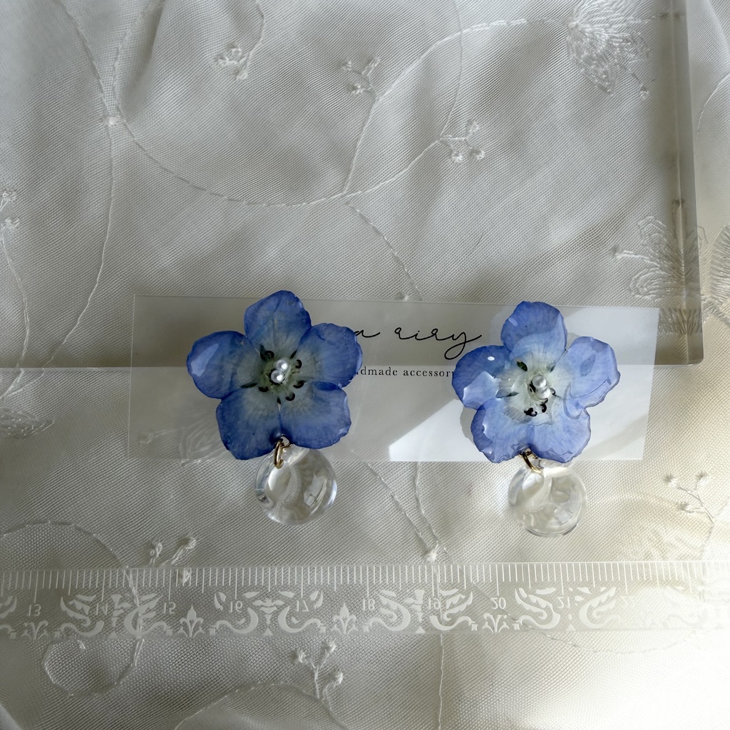 no.322 ネモフィラのピアス クリア ゆらゆら 鈴丸ビーズ ブルー パール サージカルステンレス ピアス