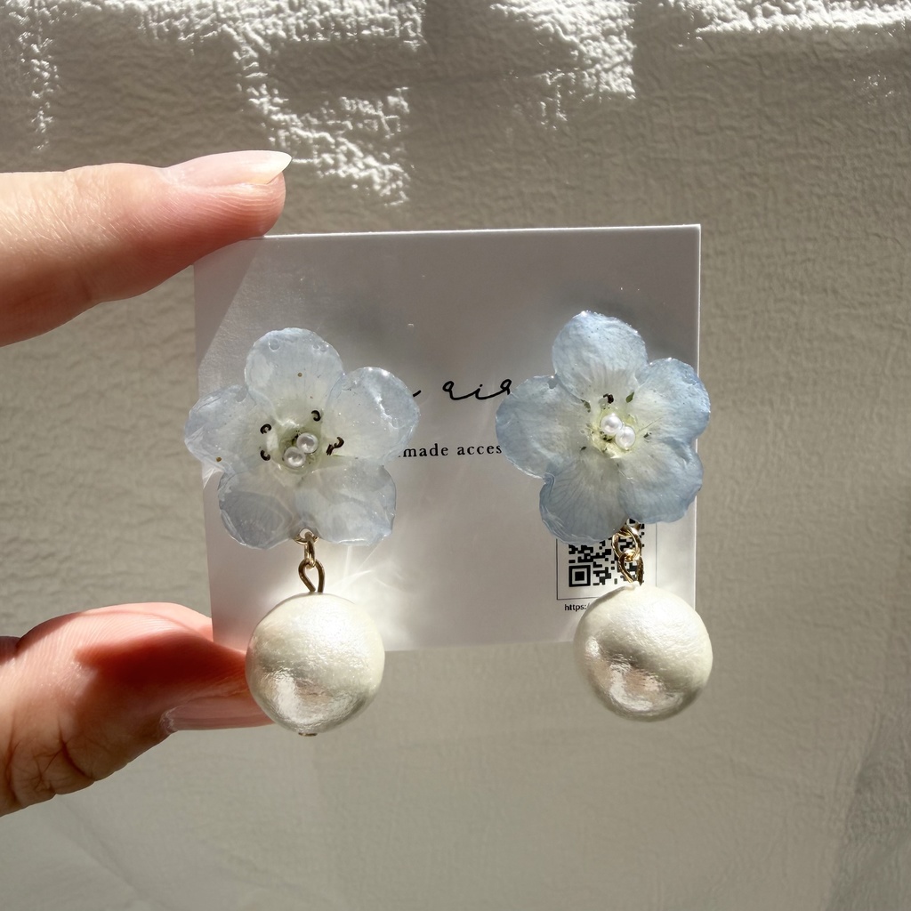 no.323  ネモフィラとコットンパールのピアス  ゆらゆら  ブルー  コットンパール  サージカルステンレス  ピアス