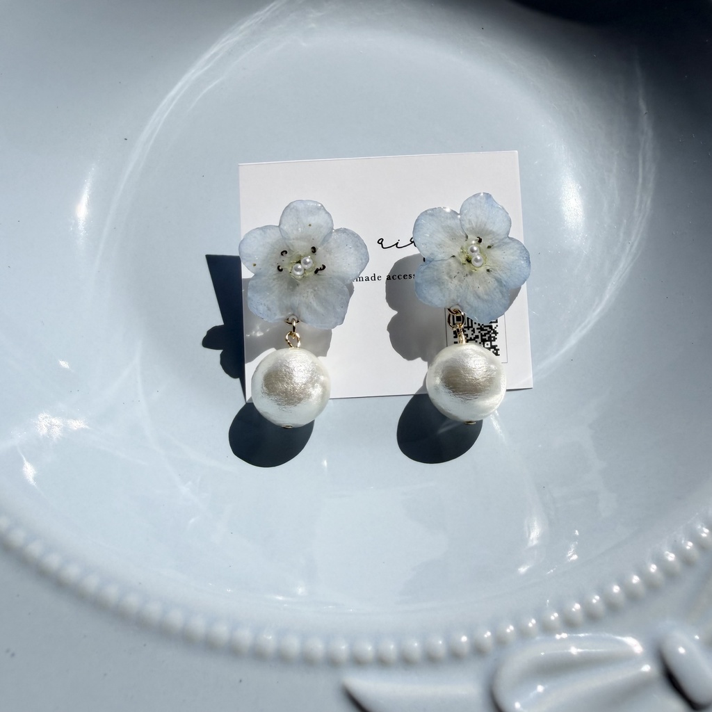 no.323 ネモフィラとコットンパールのピアス ゆらゆら ブルー コットンパール サージカルステンレス ピアス