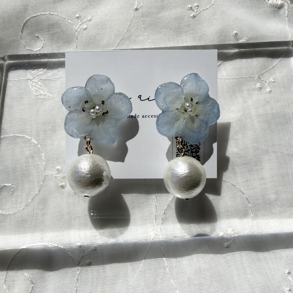 no.323 ネモフィラとコットンパールのピアス ゆらゆら ブルー コットンパール サージカルステンレス ピアス
