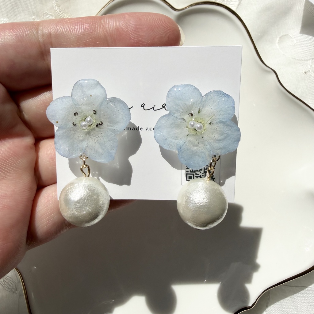 no.323 ネモフィラとコットンパールのピアス ゆらゆら ブルー コットンパール サージカルステンレス ピアス
