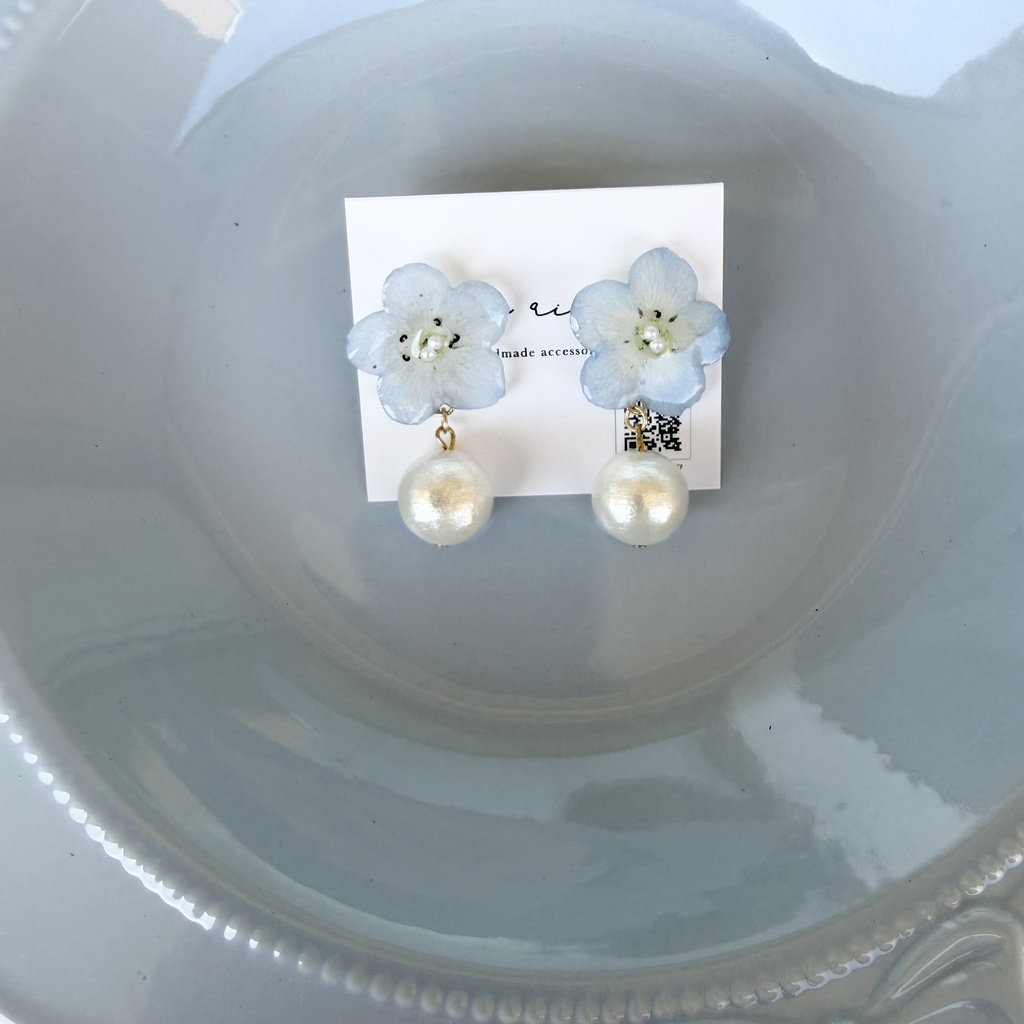 no.323 ネモフィラとコットンパールのピアス ゆらゆら ブルー コットンパール サージカルステンレス ピアス