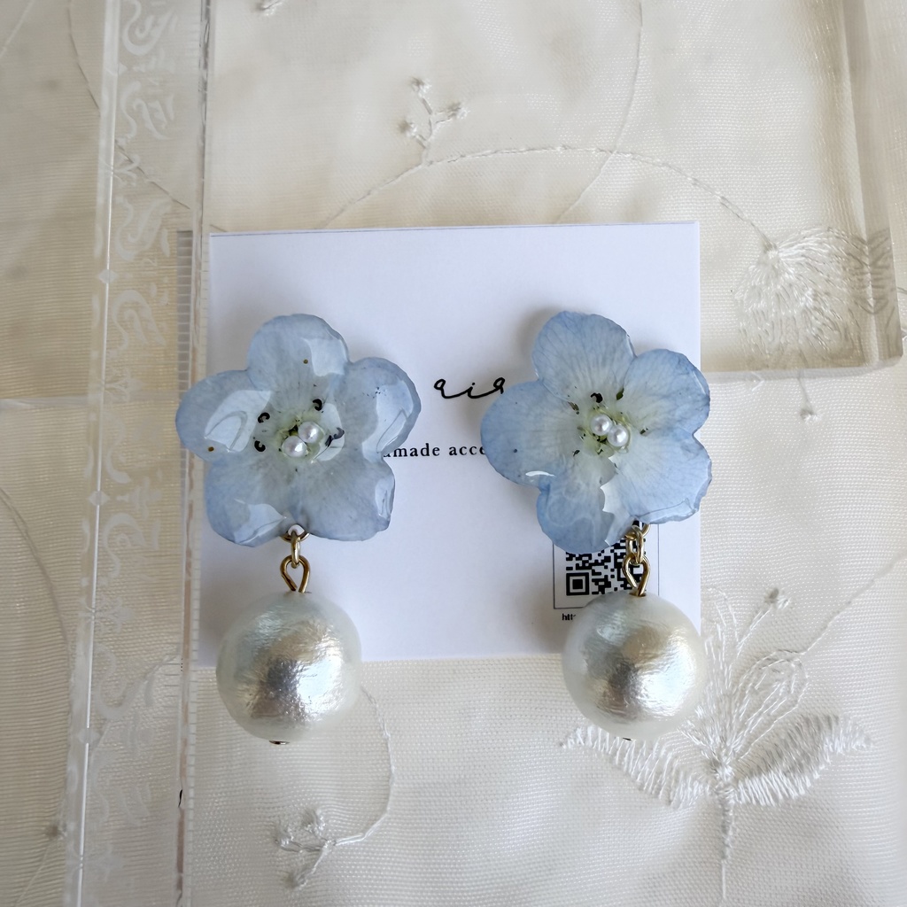 no.323 ネモフィラとコットンパールのピアス ゆらゆら ブルー コットンパール サージカルステンレス ピアス