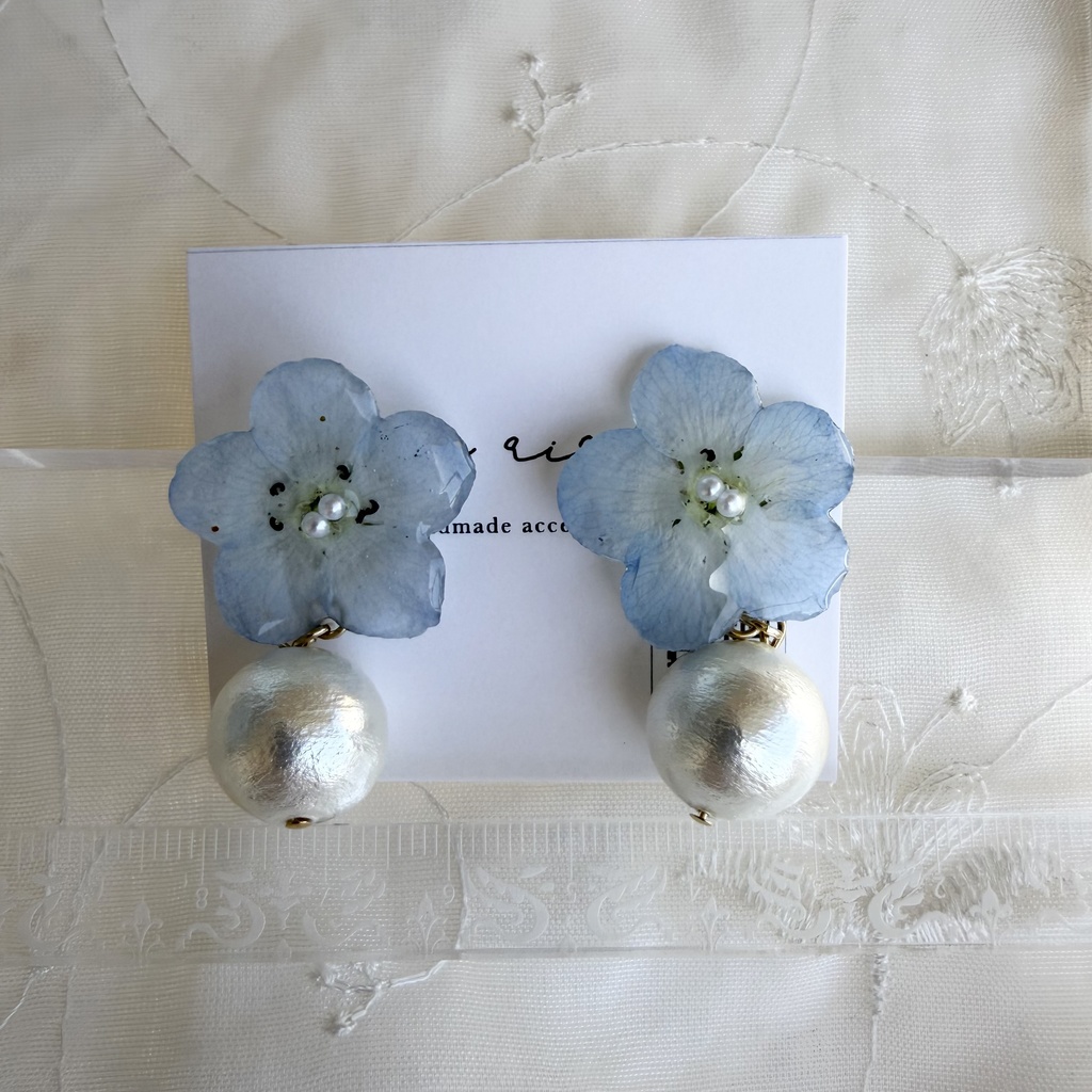 no.323 ネモフィラとコットンパールのピアス ゆらゆら ブルー コットンパール サージカルステンレス ピアス