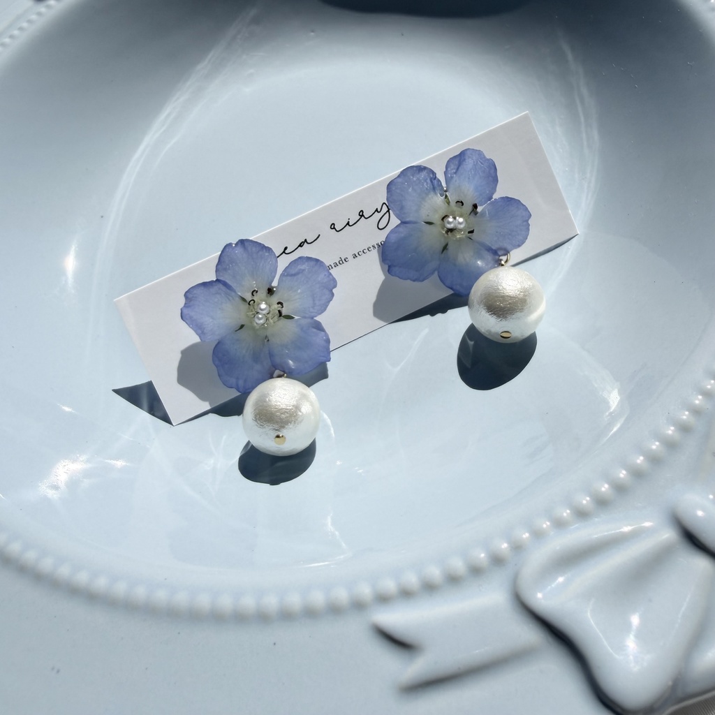 no.324 ネモフィラとコットンパールのピアス ゆらゆら ブルー コットンパール サージカルステンレス ピアス