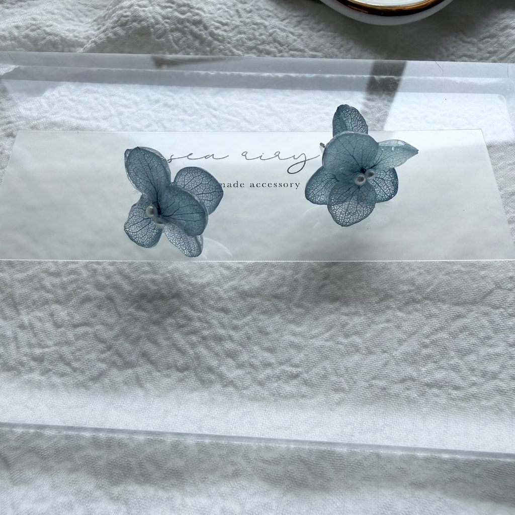 no.329  再販  ブルーグラデの紫陽花ピアス  Blue  アジサイ  アナベル  フラワーピアス  パール  ステンレス