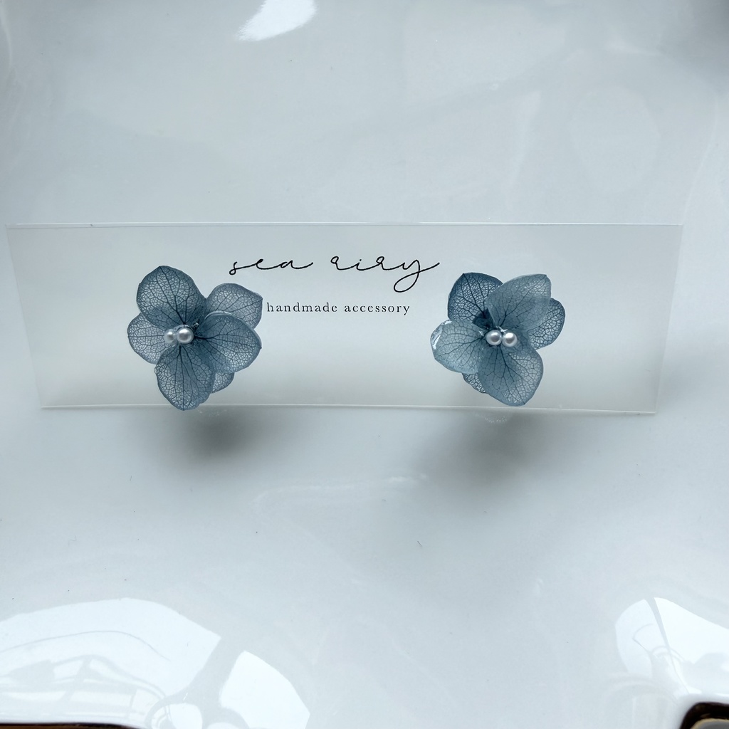 no.329 再販 ブルーグラデの紫陽花ピアス Blue アジサイ アナベル フラワーピアス パール ステンレス