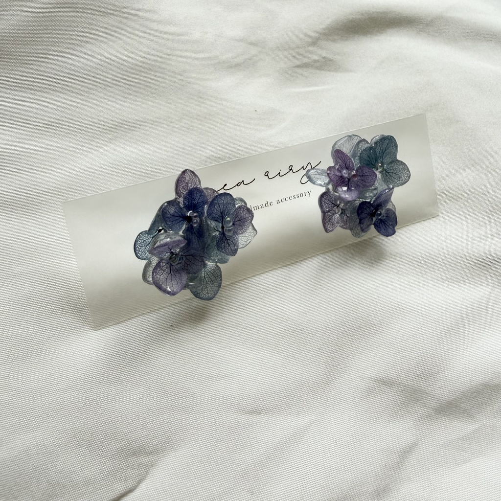 no.362 再販 マーメイドカラーの紫陽花ピアス 本物のお花 アジサイ あじさい ブルー サージカルステンレス