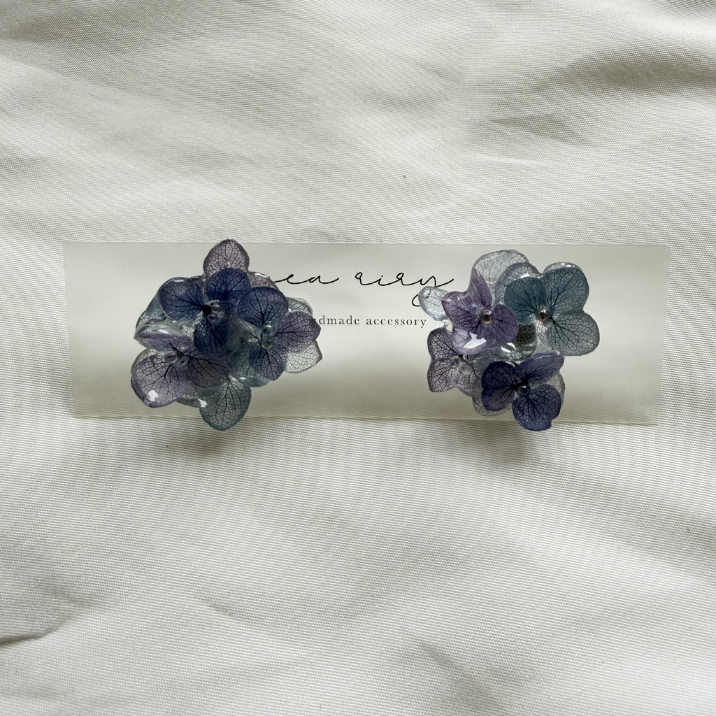 no.362 再販 マーメイドカラーの紫陽花ピアス 本物のお花 アジサイ あじさい ブルー サージカルステンレス