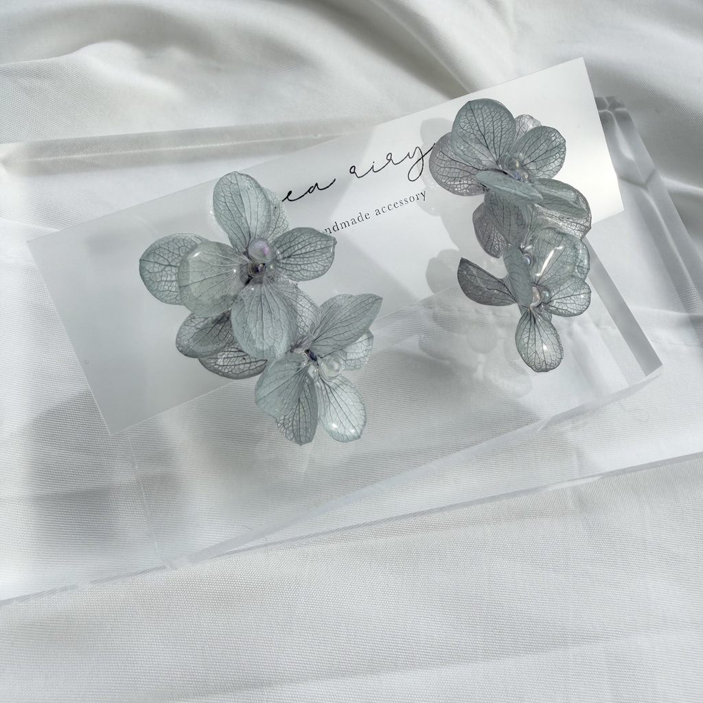 no.367 紫陽花連なるピアス 本物のお花 くすみパープル アトランティスアジサイ サージカルステンレス ピアス