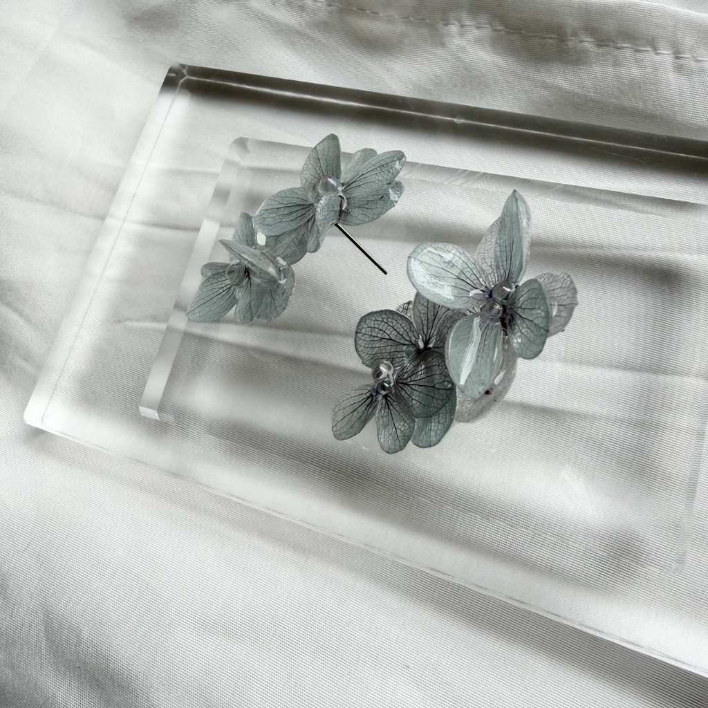 no.367 紫陽花連なるピアス 本物のお花 くすみパープル アトランティスアジサイ サージカルステンレス ピアス