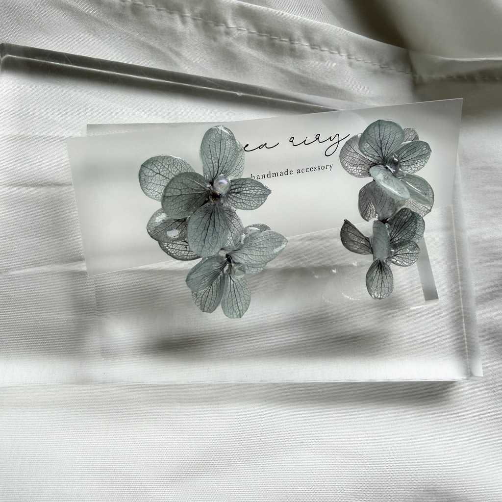 no.367 紫陽花連なるピアス 本物のお花 くすみパープル アトランティスアジサイ サージカルステンレス ピアス