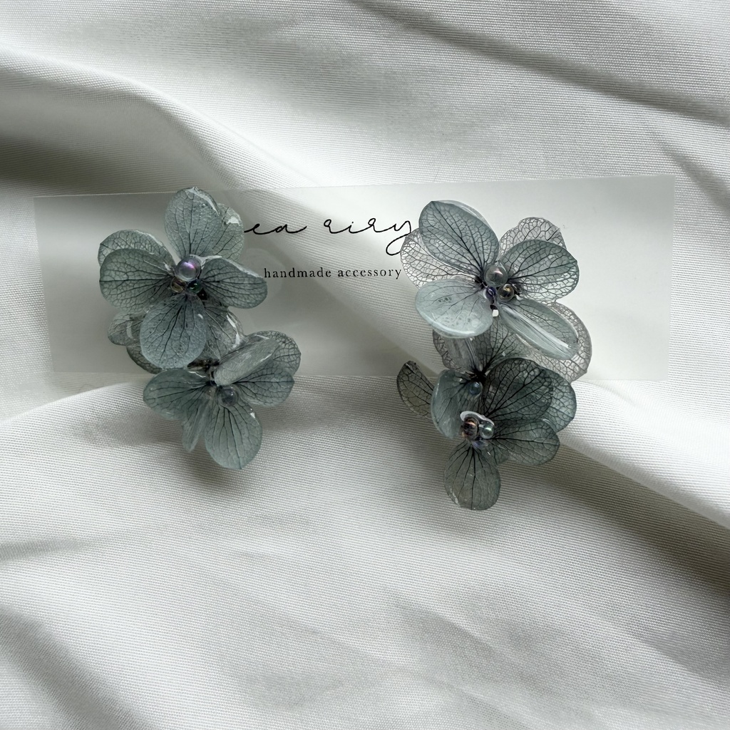 no.367 紫陽花連なるピアス 本物のお花 くすみパープル アトランティスアジサイ サージカルステンレス ピアス